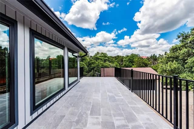 Upper deck with Hill Country views