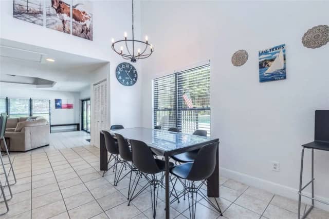 Dining room with chandelier and Lake Travis decor
